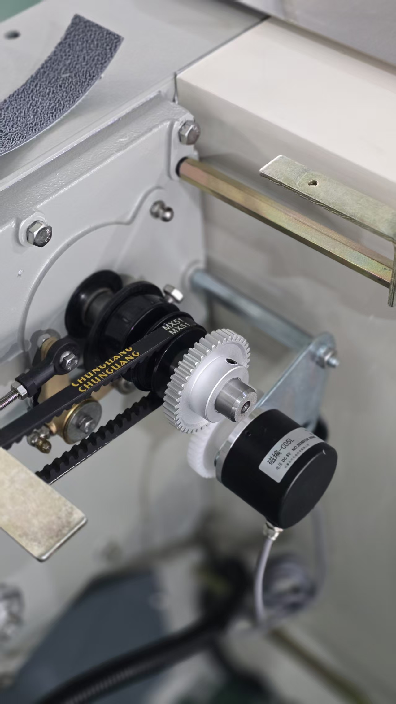 High-sensitivity angle sensor on JTM-508 water jet loom